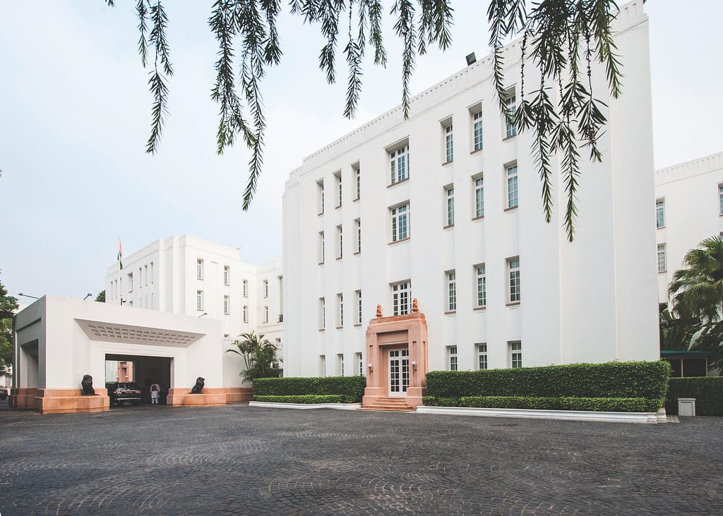 facade the imperial new delhi Live like a Royal: 6 famous Luxury Heritage Hotels in India